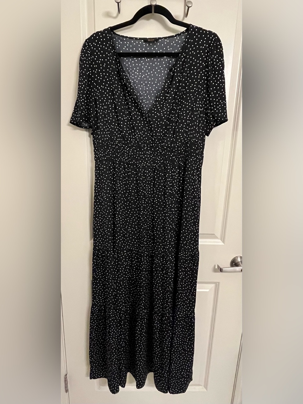 NWOT Quince washable stretch silk tiered maxi dress, L, tiny dot black/white